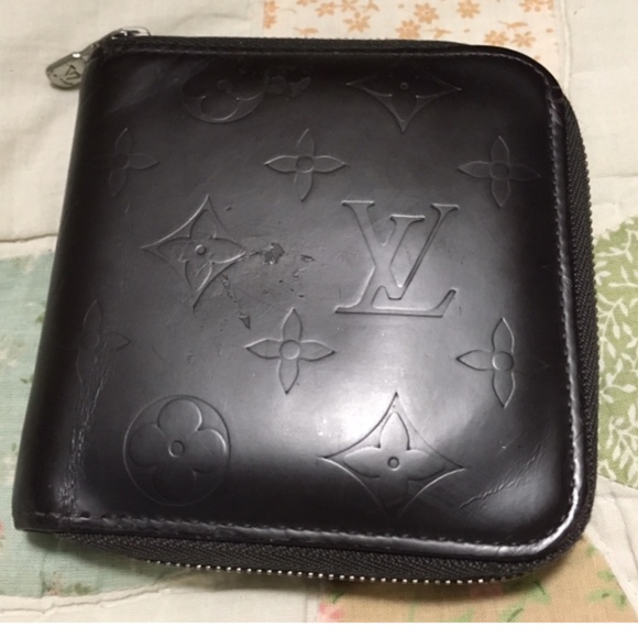 🚫SOLD🚫EUC LV Mat Black zippy wallet🎄AUTHENTIC - Picture 1 of 13